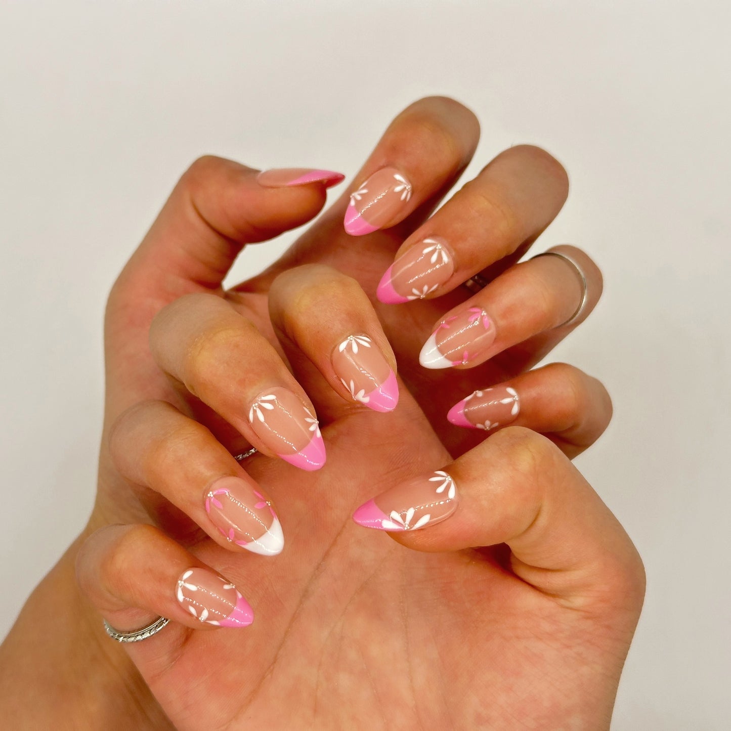 Pink Petal Press On Nails – French Tip Stiletto